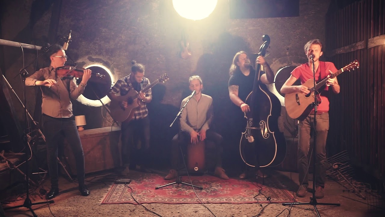 Laeds - Reach/Bleach (Attic Acoustic Session)