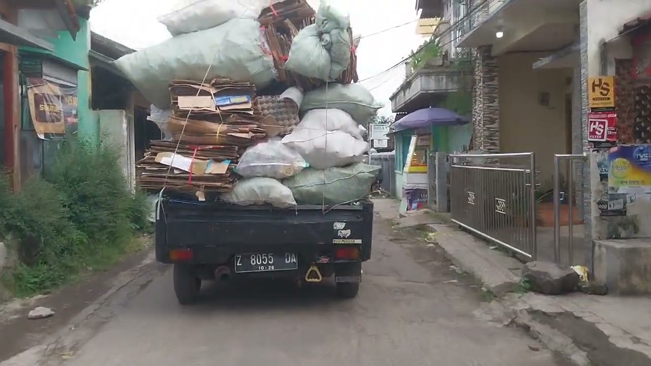 pulang mengantarkan penumpang ke daerah cikendi kec tarogong kaler.