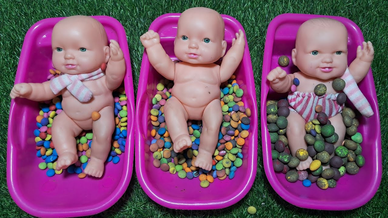 Full of 3 Rainbow BathTubs Candy with M&M's & Magic Slime Cutting