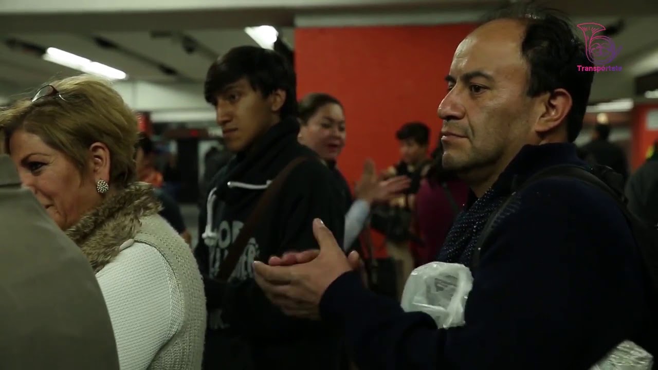 EAR en metro Patriotismo L 9