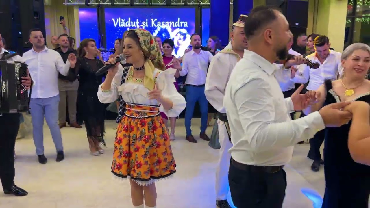 Amalia Ursu si Vasilica Ceterasu - De ce beau eu cate-un pic - live Cluj