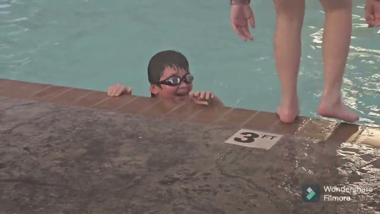 Silver Swimming At The Howard Johnson Hotel In Pigeon Forge