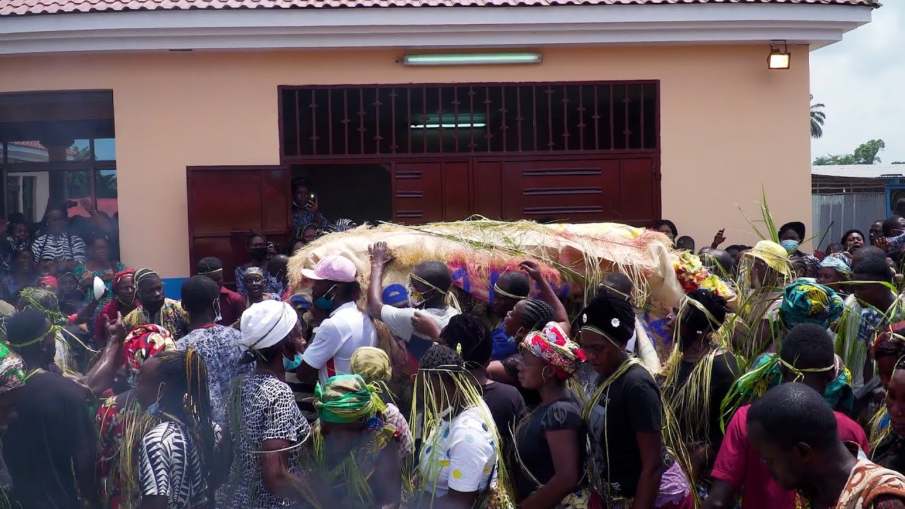 Suite Arrivée de la Dépouille Mortelle de Sa majesté MOE MAKOSSO IV à DIOSSO - MCRTV A VU