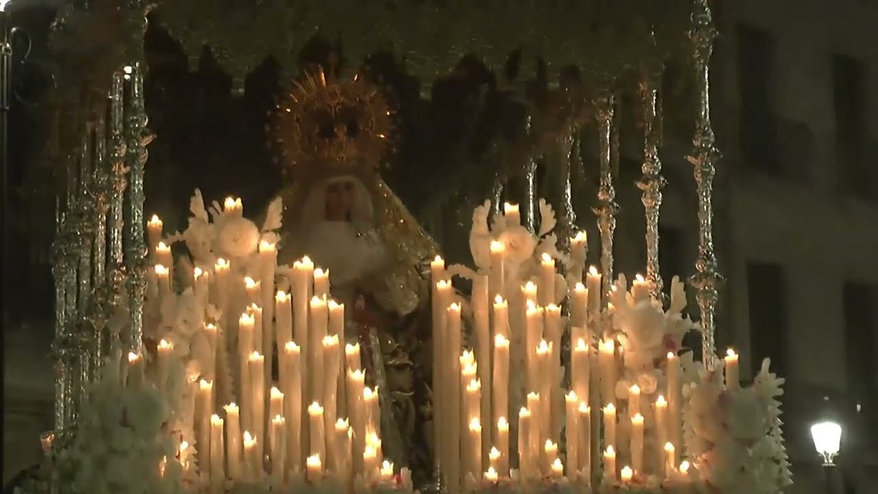 Esperanza de Triana por Plaza Nueva, Madrugá 2025 (HD)