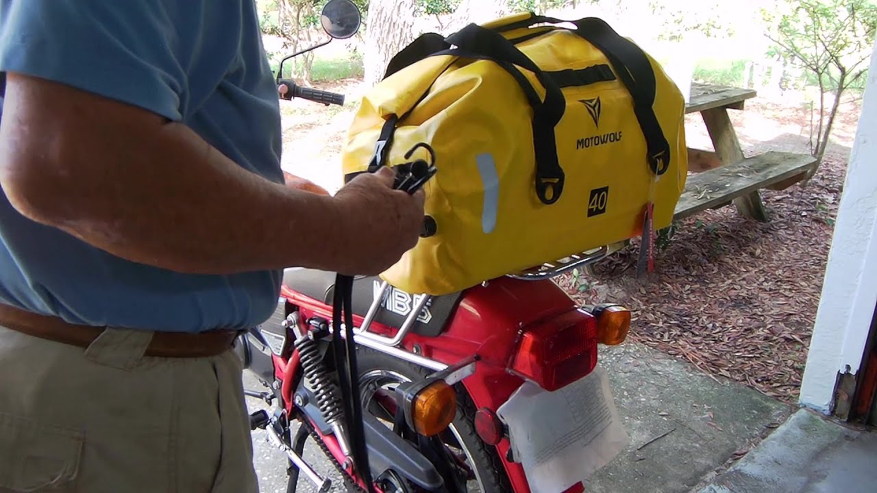 1982 Honda MB5 - Unboxing a Motowolf Dry Bag and fitting a Motowolf Crossbar on my Honda MB5