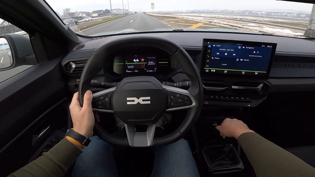 2025 Dacia Duster [1.0 Eco-G, 91-101 HP] POV Test drive | Interesting exhaust detail CARiNIK
