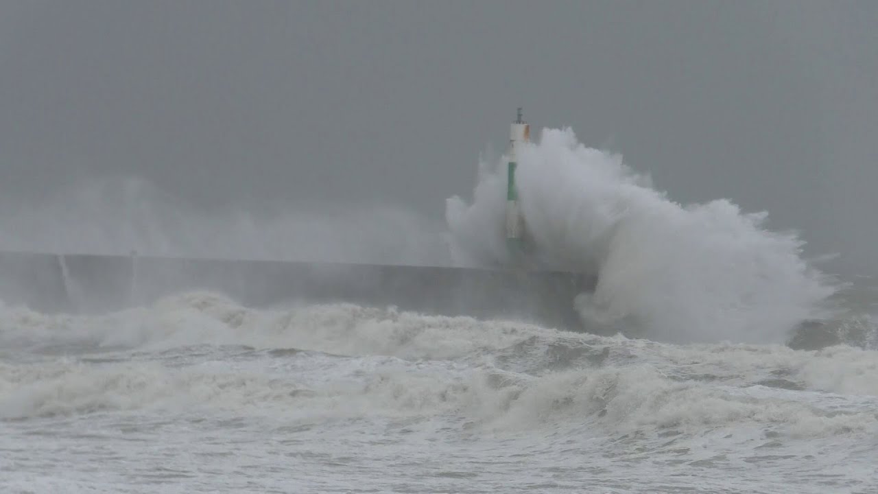 Large Waves - Aberystwyth - 13th March 2023