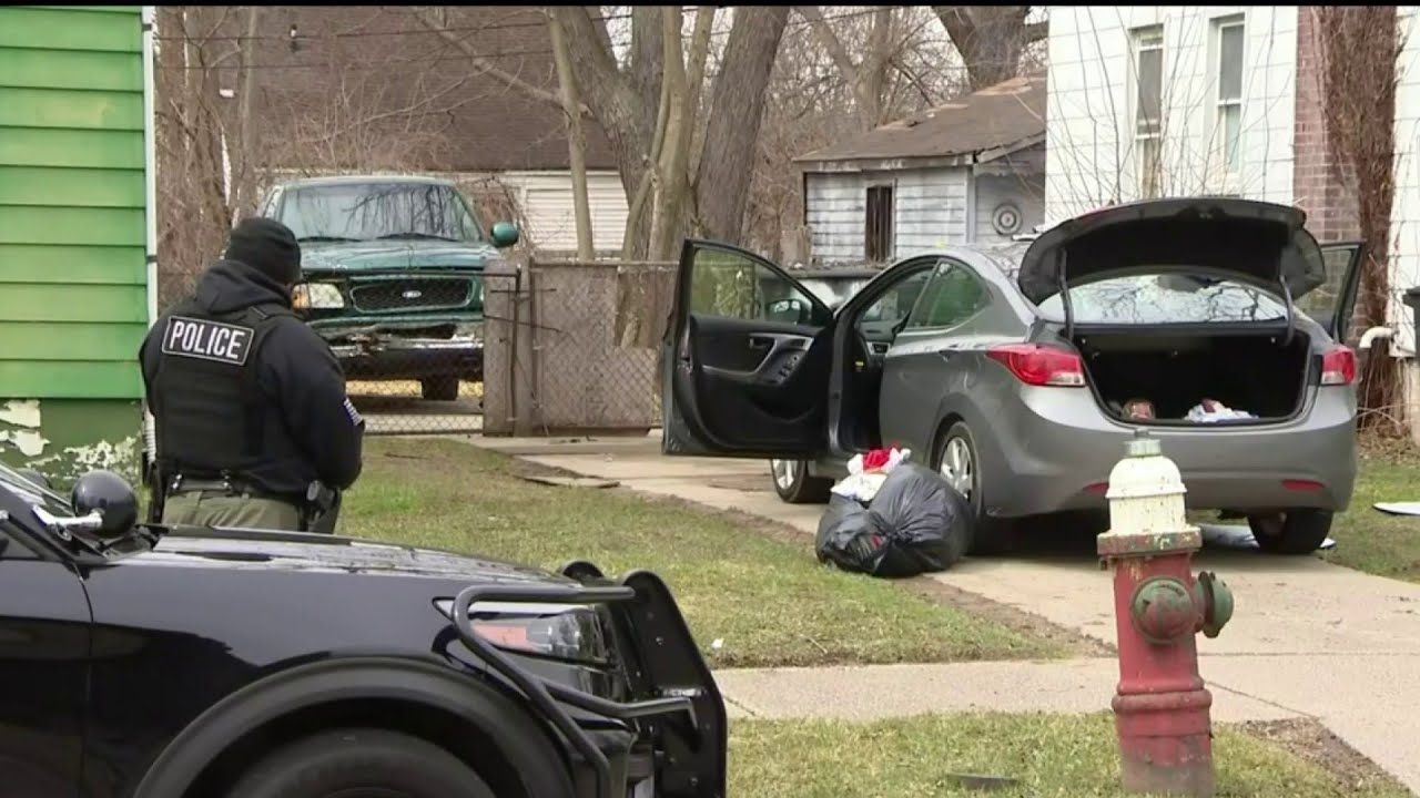 2-year-old boy stabbed in chest; mother is in custody