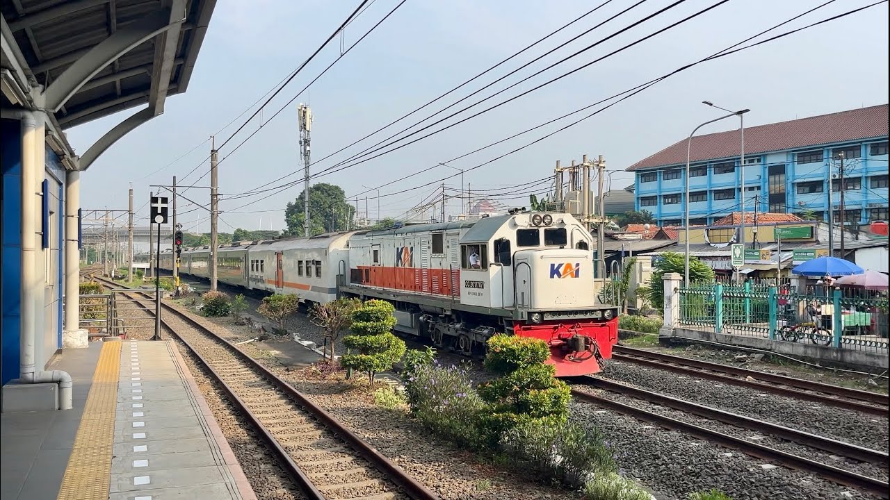 Semakin Kencang! | Kumpulan Kereta Api Ngebut di Stasiun Cakung!