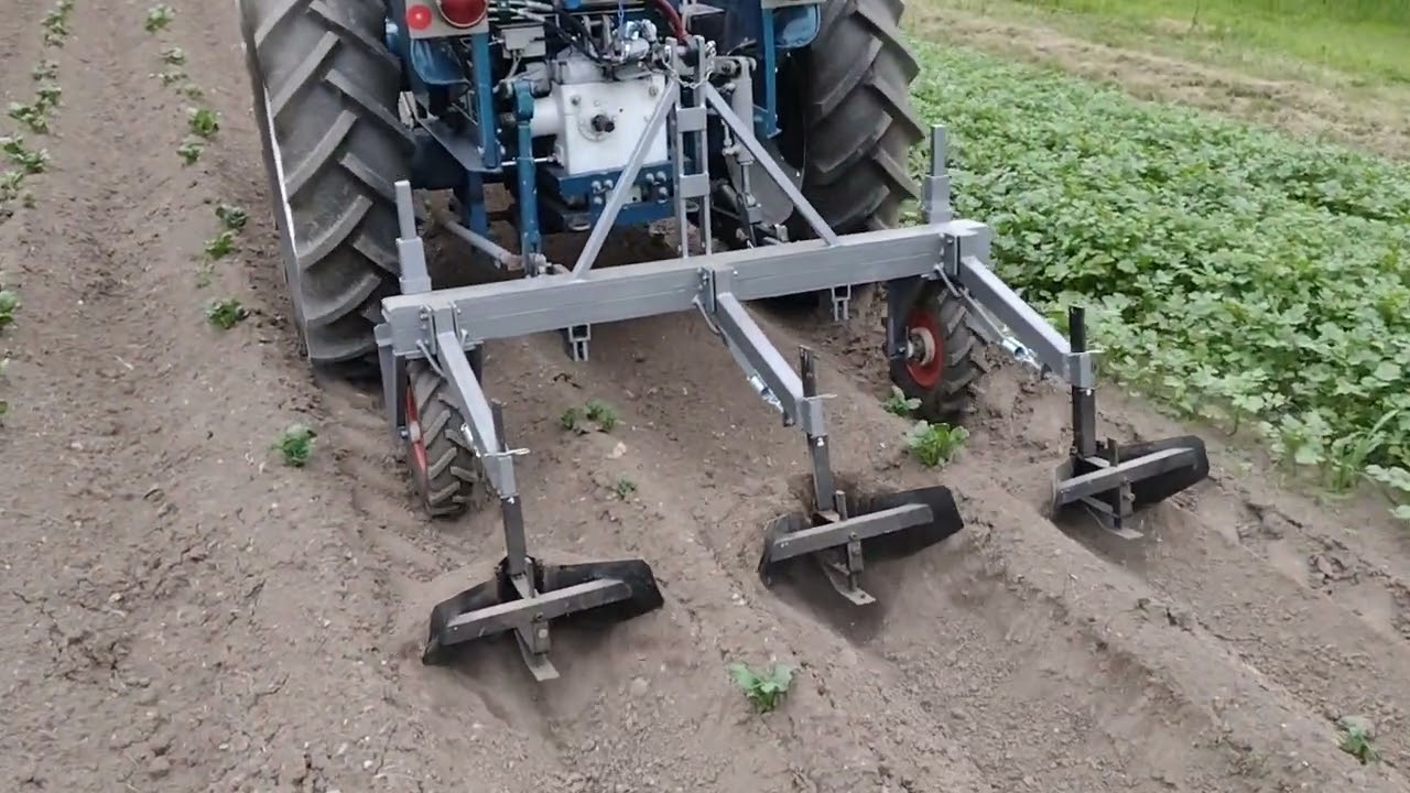 Zetor 25 plečkovanie zemiakov