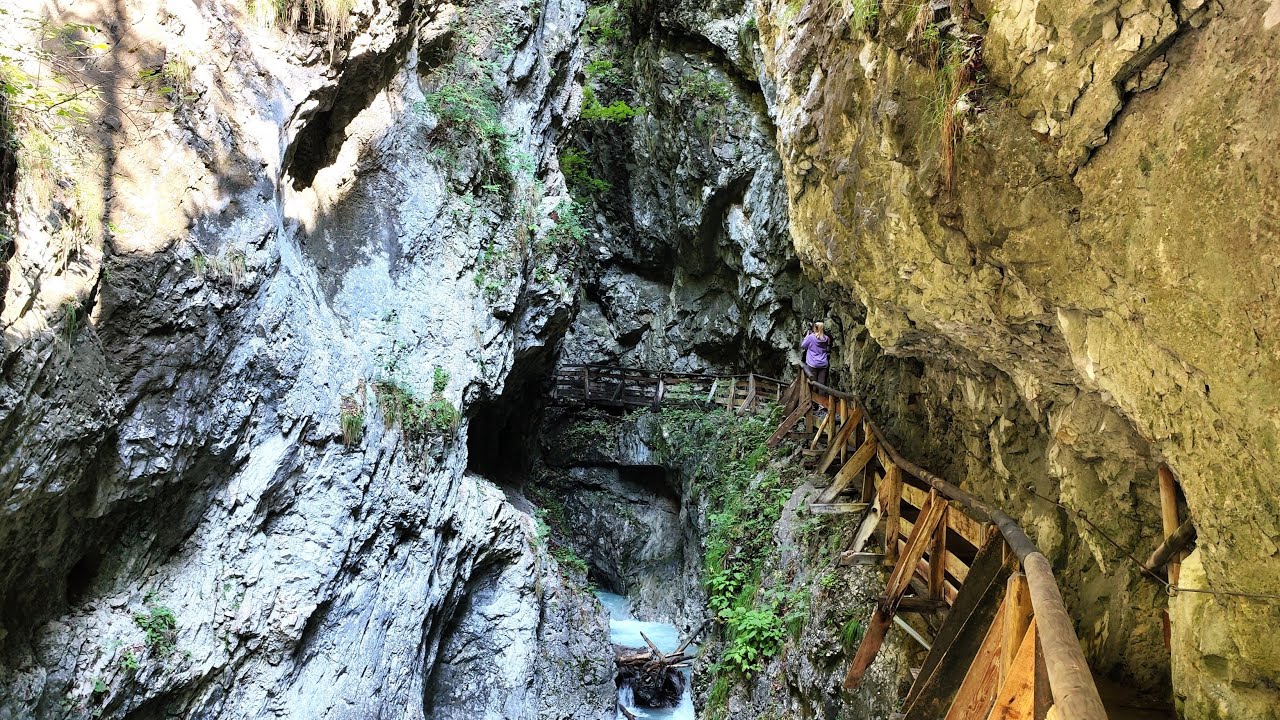 Wandern in Tirol: Durch die faszinierende Wolfsklamm zum Kloster Georgenberg im Karwendel(4k, 2025)