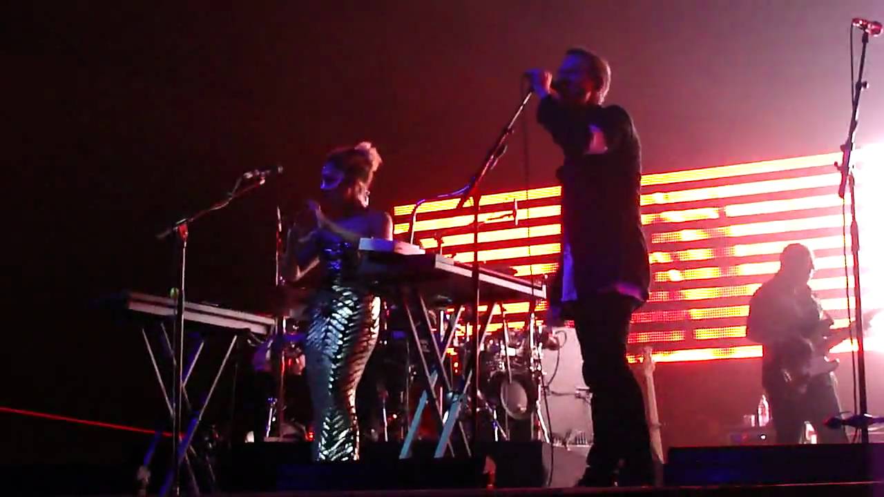 Massive Attack - Invade Me - Sofia 2010