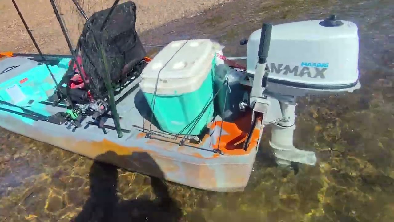 Caiaque Leader 1090 com motor Anmax 5hp