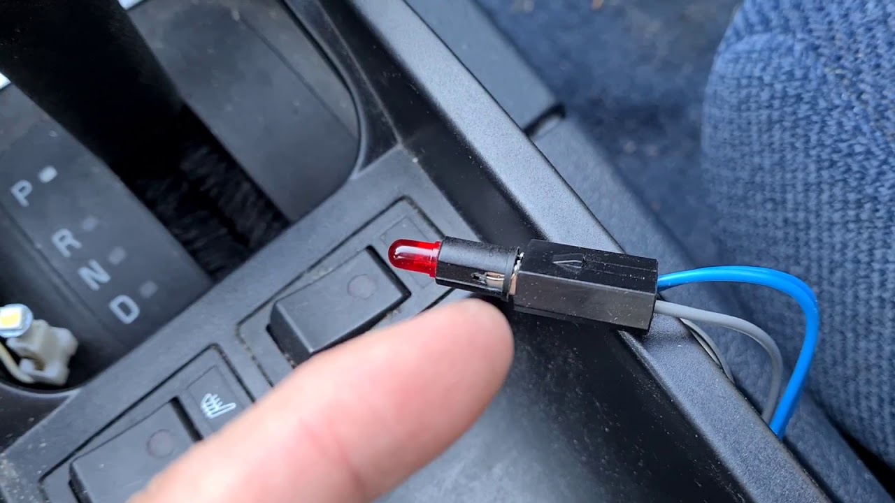 Byter glödlampan i växelspaken på Volvo 940 automat (AW70/71)