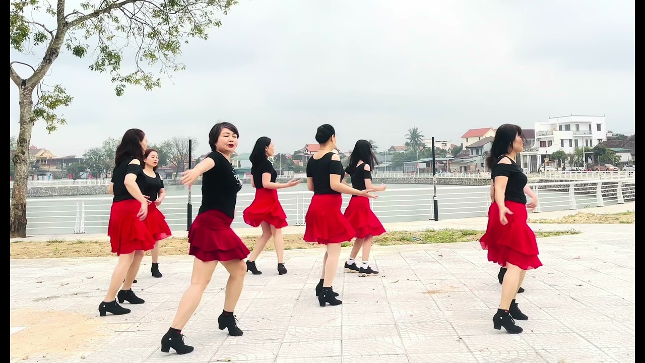 Nhóm nhảy xóm tất niên cuối năm