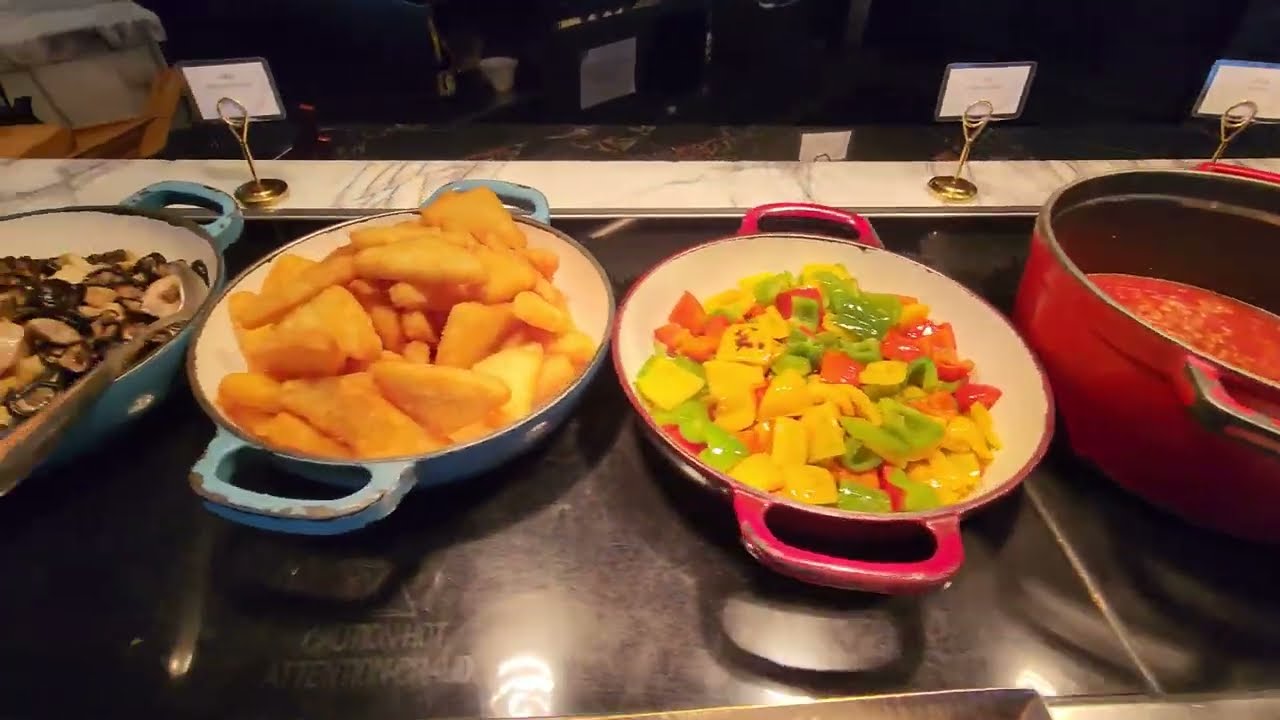 ON 56 Restaurant and Bar Buffet Breakfast at Grand Hyatt Shanghai Jinmao Pudong China 上海金茂君悦大酒店