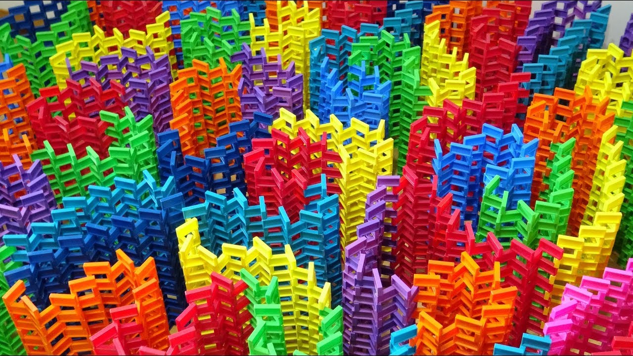 HUGE Domino Squiggle Wall - 12,800 Dominoes