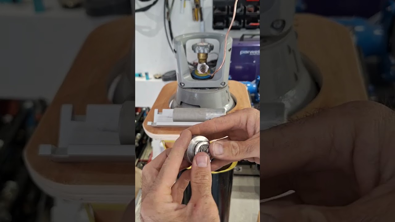 Making dry ice with a CO2 cylinder from home
