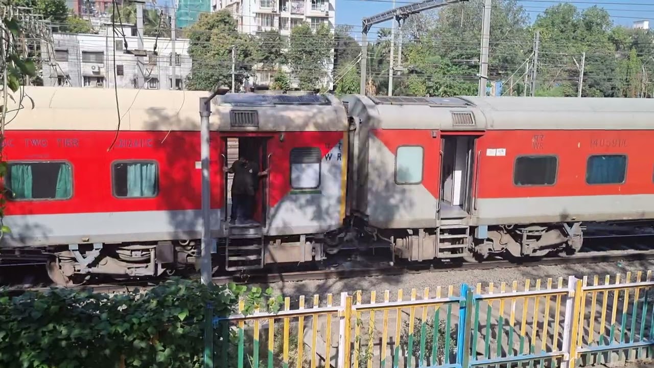 19038 Avadh Express | Barauni to Mumbai Central train LHB coach