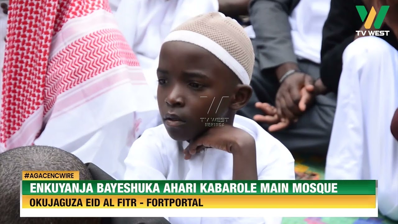 AGACENCWIRE: Enkuyanja bayeshuka ahari Kabarole main mosque okujaguza Eid al-Fitr.