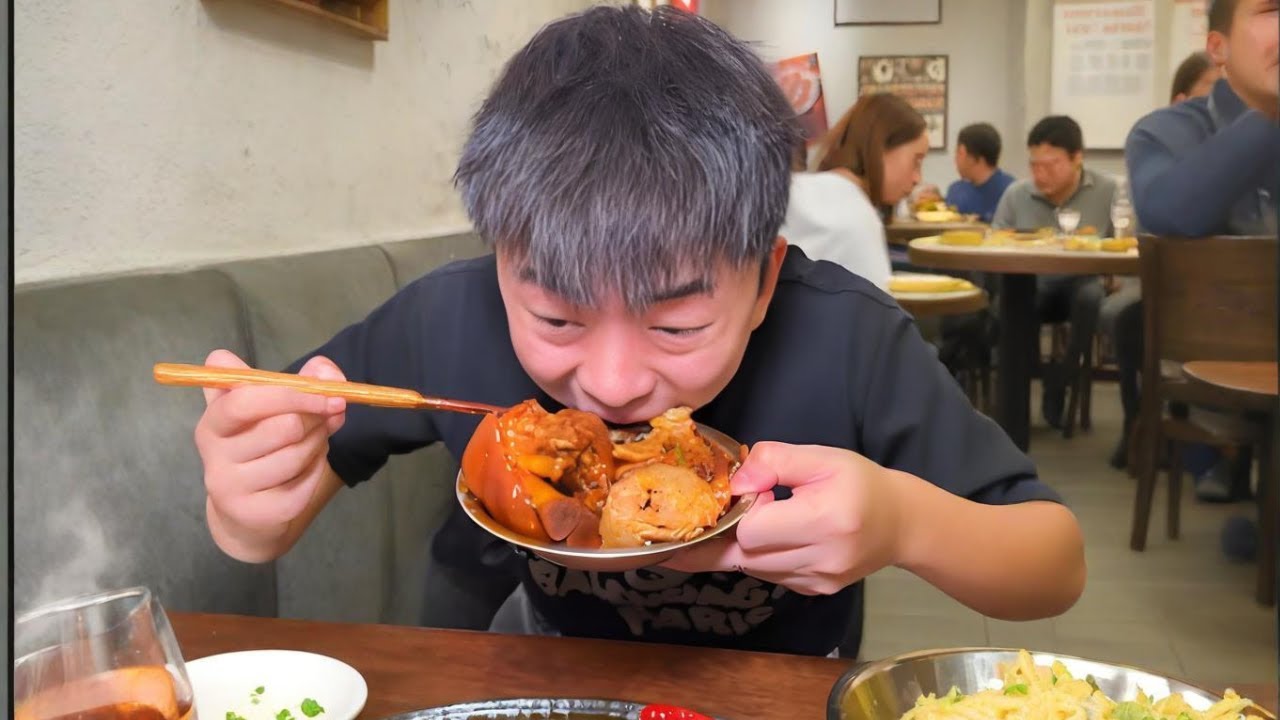 冬日不可缺席红汤羊肉火锅，苦等 3 小时就为这口香浓耙糯现煮羊排#food #小吃 #美食