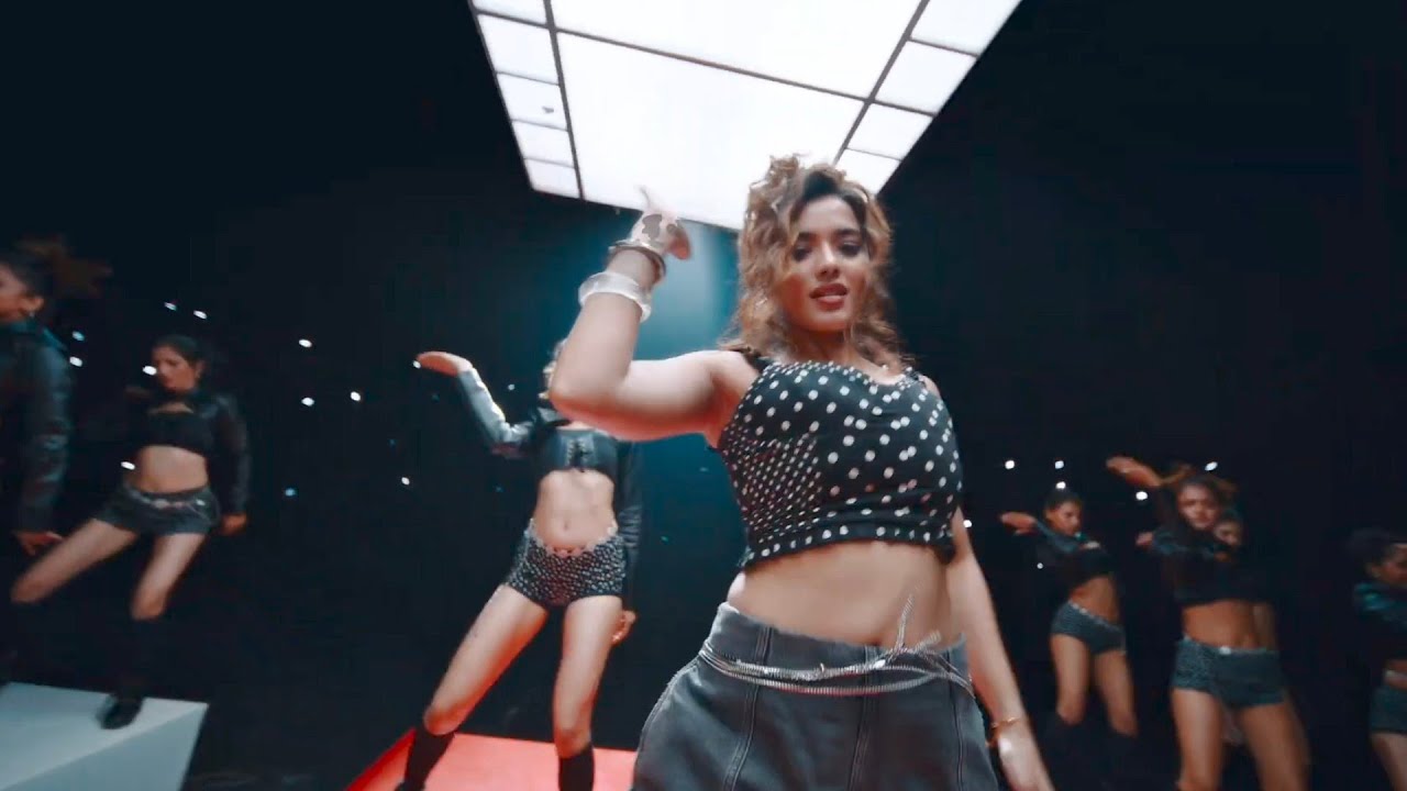Qeher Kude Ankh Teri Maardi Aa Fire Kude | New Insta Viral Song|| Anjali Anand, Guru Randhawa 