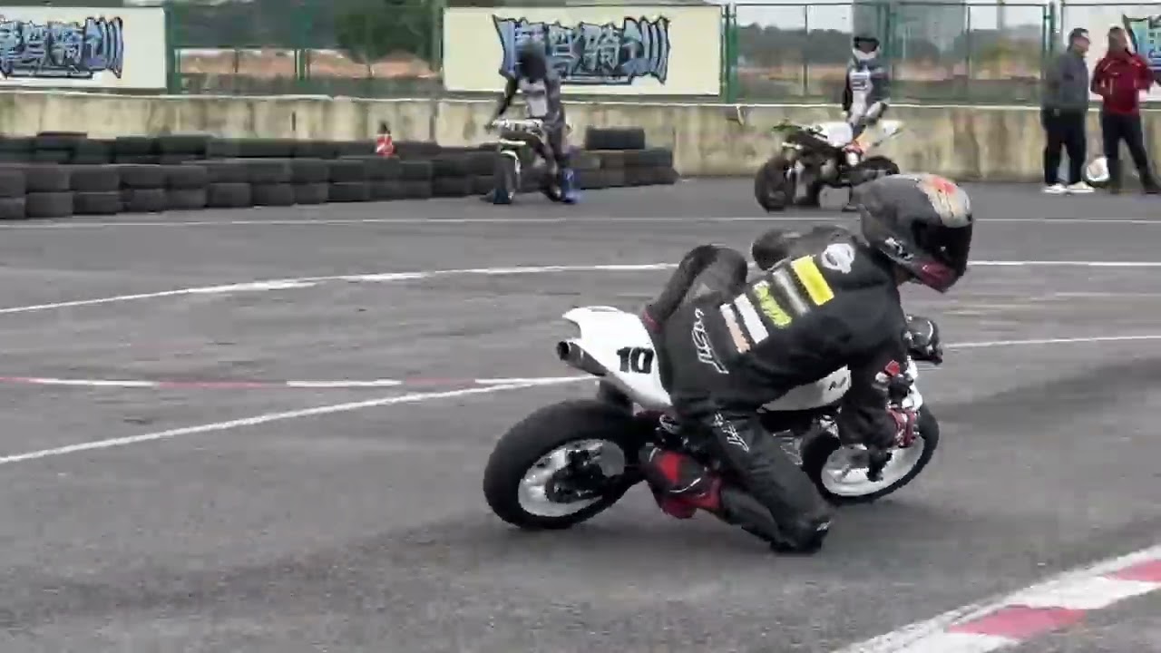 去揾WSBK車手教你揸車￼