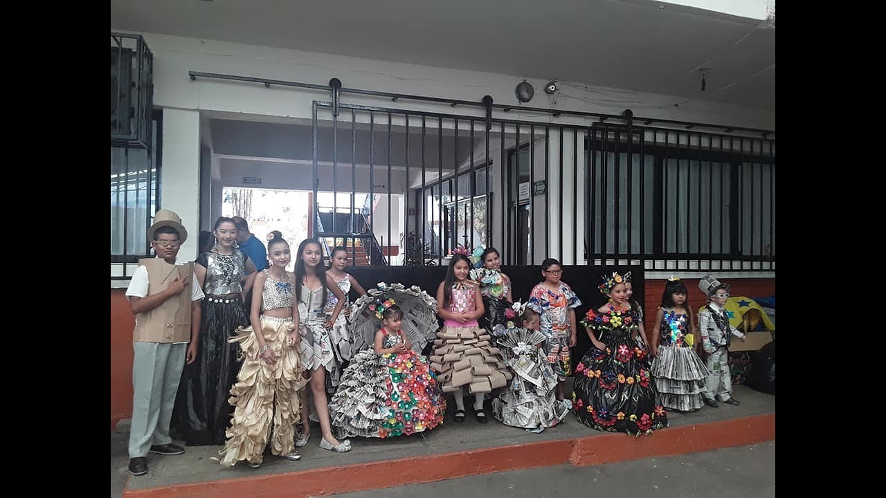 Concurso de Vestido de Reciclaje