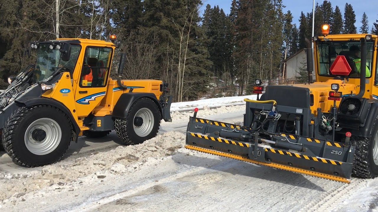 Wille 655c and 855c truck loading and road clearing in Canada