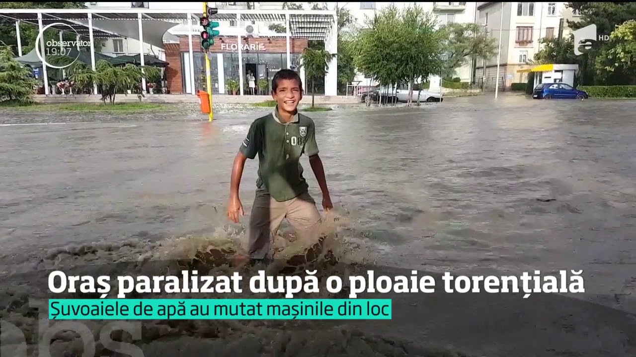 Străzile din Tulcea au fost inundate după o ploaie torențială