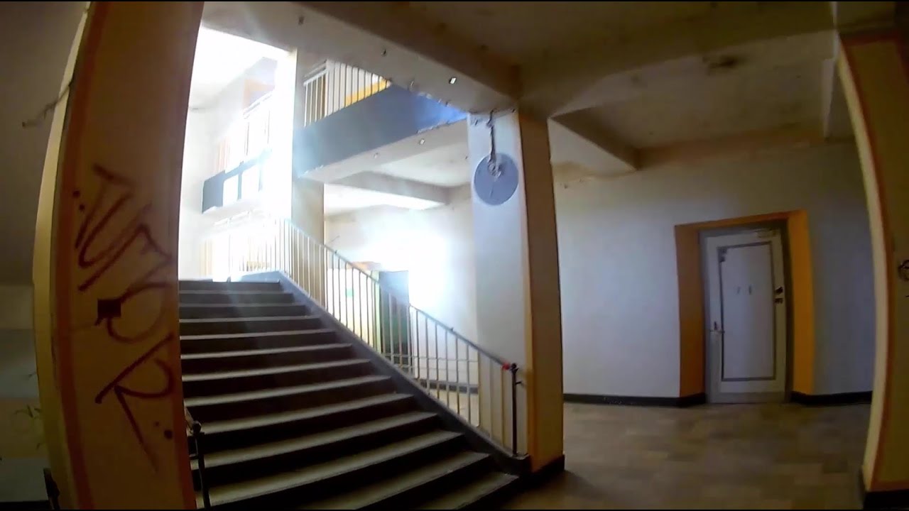 Urban exploring 1.0 - Huge abandoned school (Bärendelle)
