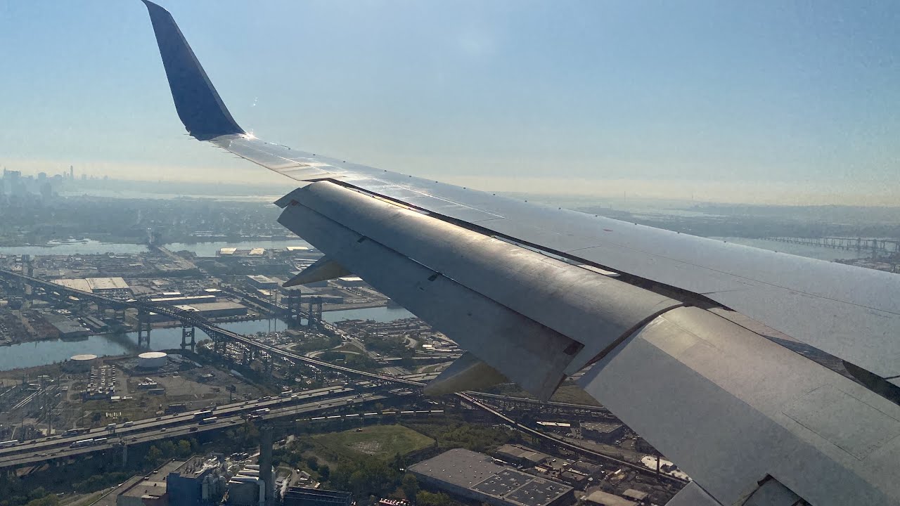 United Airlines Boeing 757-200 landing at Newark (EWR)