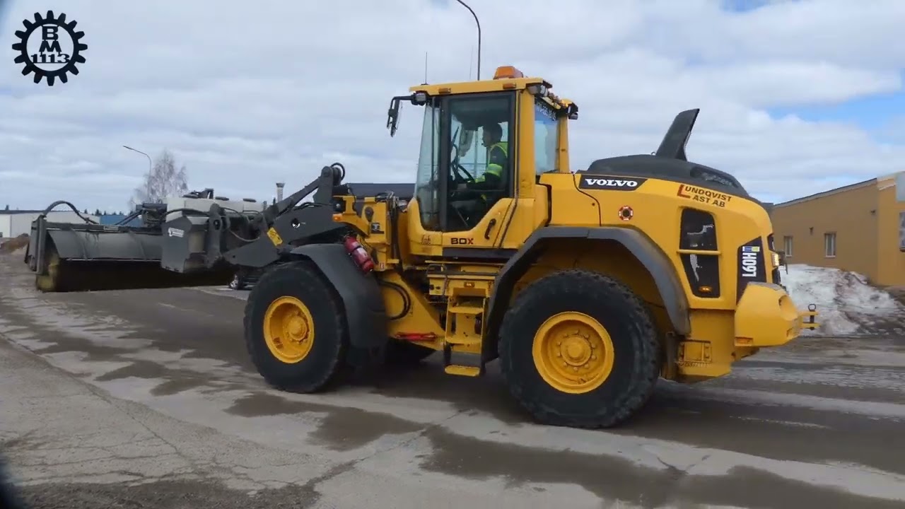 Volvo L60H in Spring time Sweeping / V&aring;rsopning
