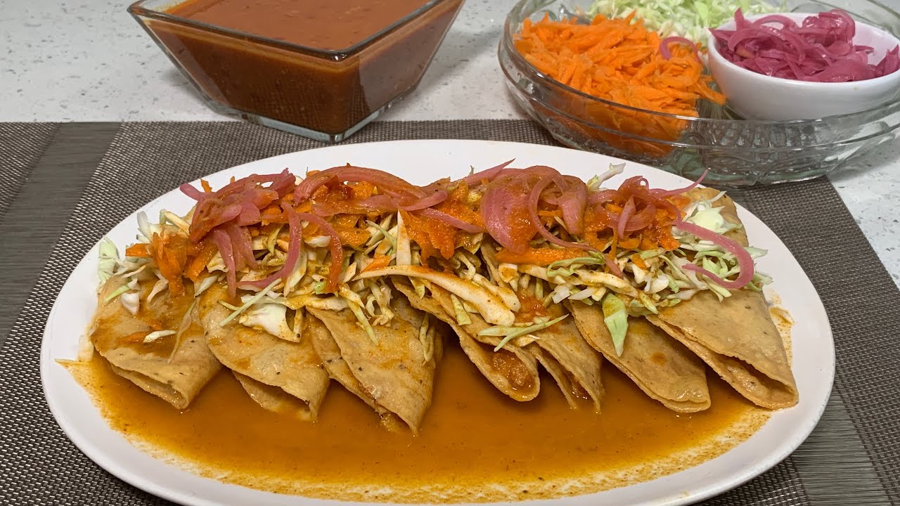 Tacos dorados de camarón, salsa más consomé !