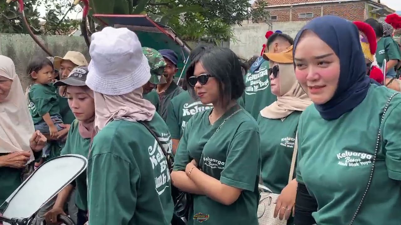 KESERUAN ARAK ARAKAN MENUJU TEMPAT TANJI KELING GROUP DI CIKOPO CICALENGKA 