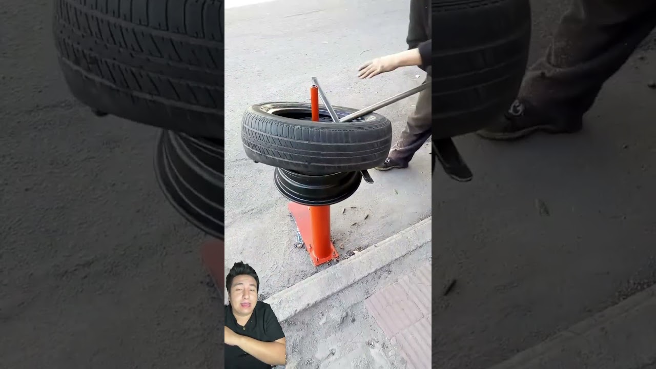 C&oacute;mo desmontar una llanta de un rin en la antig&uuml;edad #mecanica #autos #taller