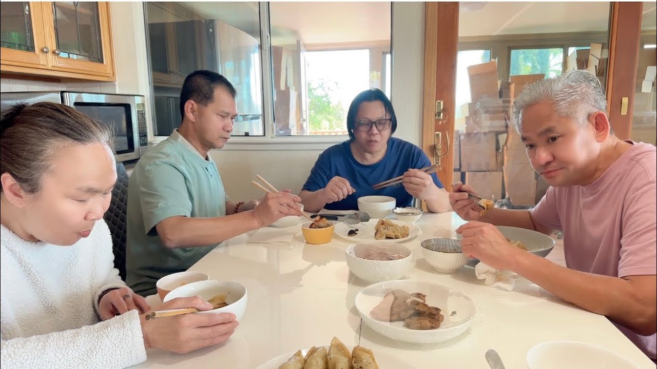 ÔNG DANH HÔM NAY CHIÊN MÓN GÌ CHO CẢ NHÀ ĂN ĐÂY .