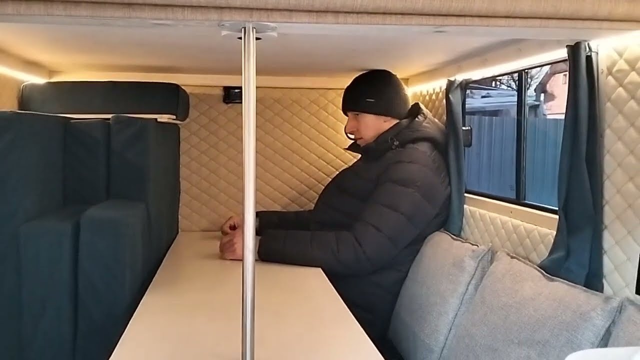 Жилой модуль с подъемной крышей на базе прицепа платформы