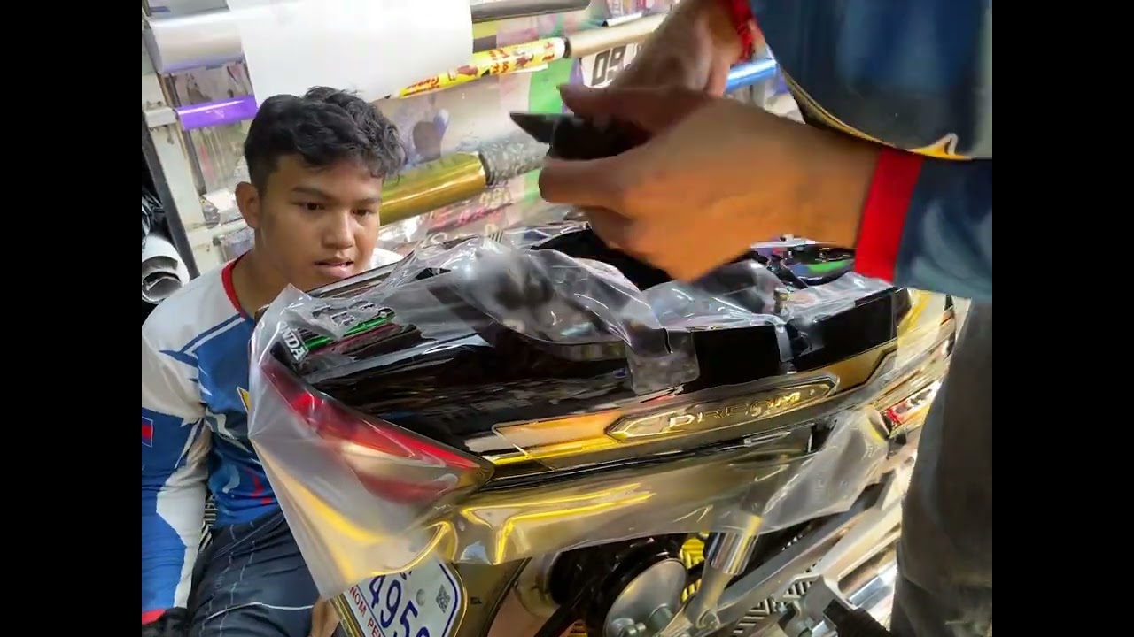 SEASON 2 VIDEO បង្រៀនបិទស្គុតម៉ូតូ ភាគ 17 Kuy sticker