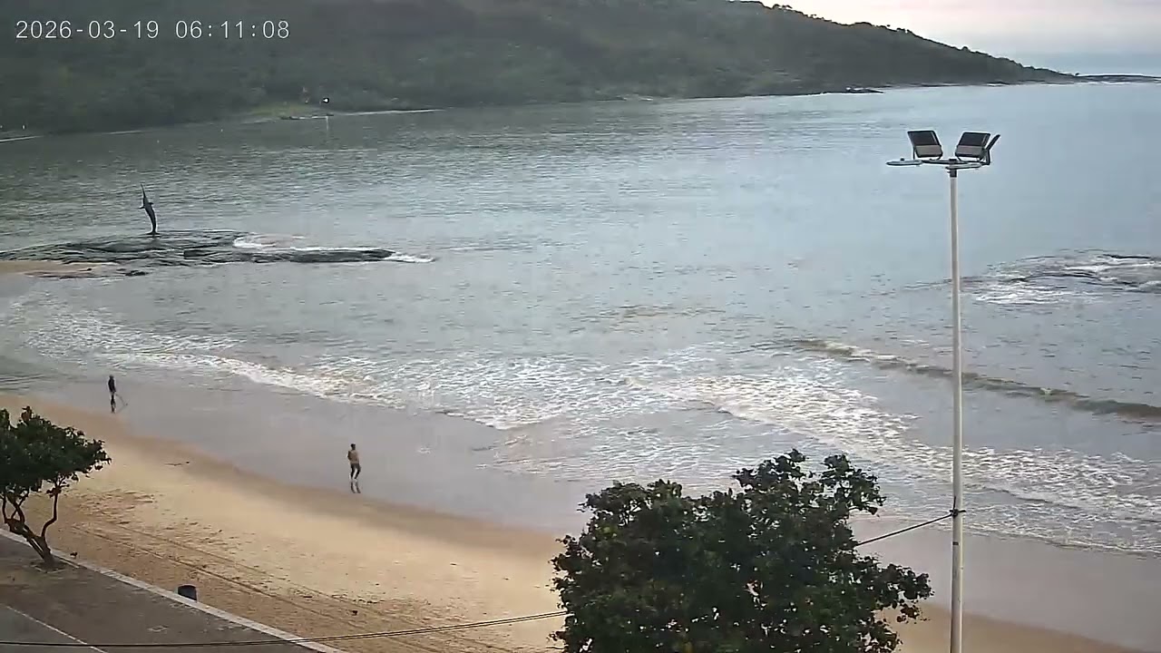 🔵🏖️ Praia do Morro &mdash; Quinta-feira 19/03/2026 em Guarapari ES &agrave;s 06:05. 