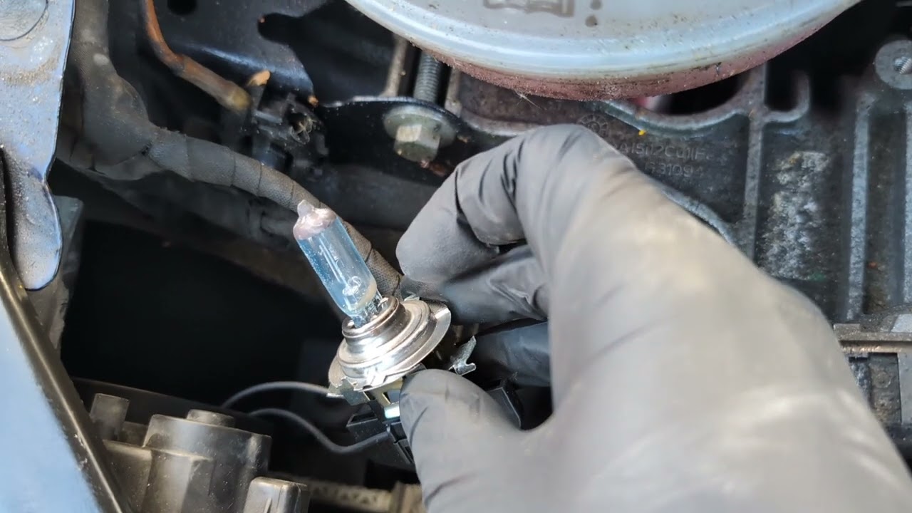 VW Golf MK 7.5 Headlight Bulb Replacement