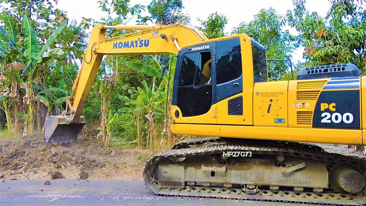 Excavator Ready Mix Cement Dump Trucks Widening The Roadside Komatsu PC200