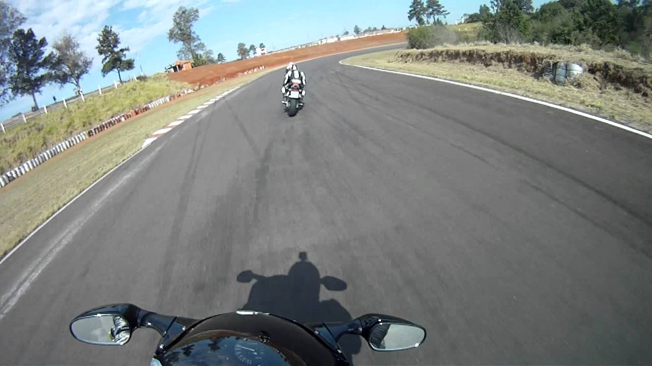 Honda CBR 1100XX SuperBlackbird - Racing Day Motos Tarumã