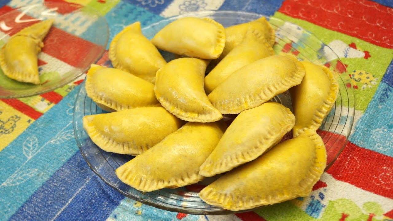 DELICIOSO PASTEL CASEIRO,COM MASSA PARA RECHEIO SALGADO OU DOCE,MUITO FÁCIL DE FAZER..
