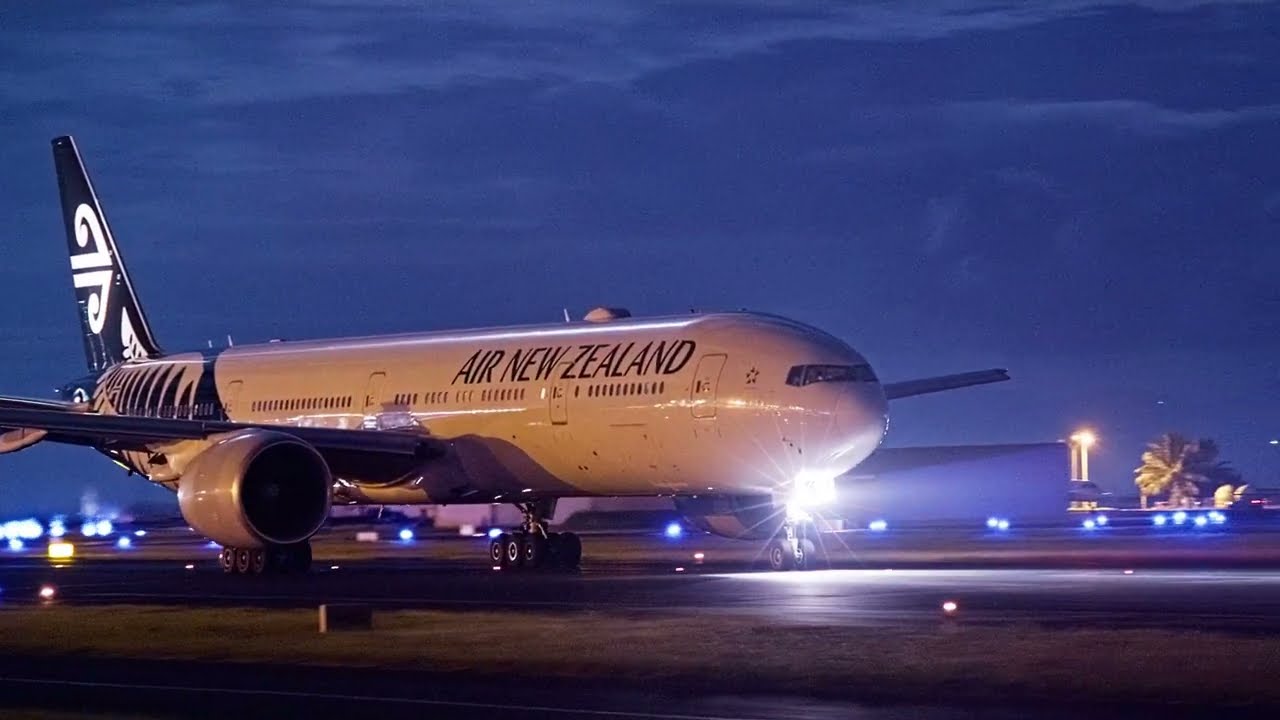 Air New Zealand (Boeing 777-300ER ZK-OKM). Taking off from Tahiti (NTAA). 07/03/2023