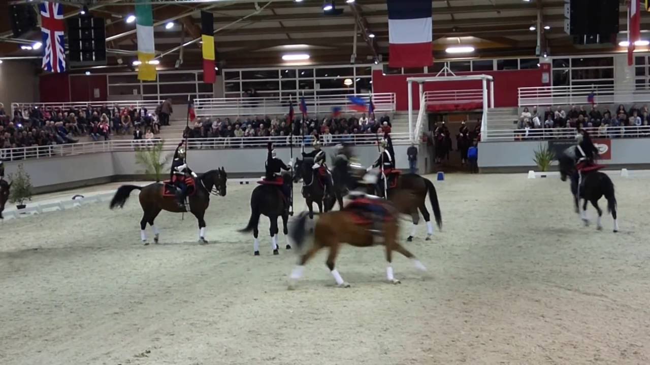 Carrousel mixte incluant chevaux et motos de la Garde Républicaine Saint-Lô le 07/10/2016