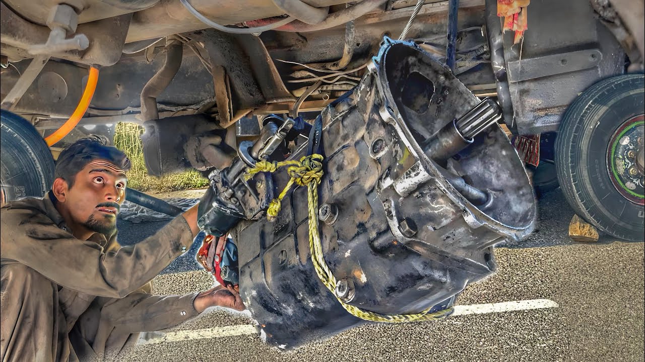 Emergency Fixing a Jammed Gear of HeavyDuty Truck ! Quick Repair