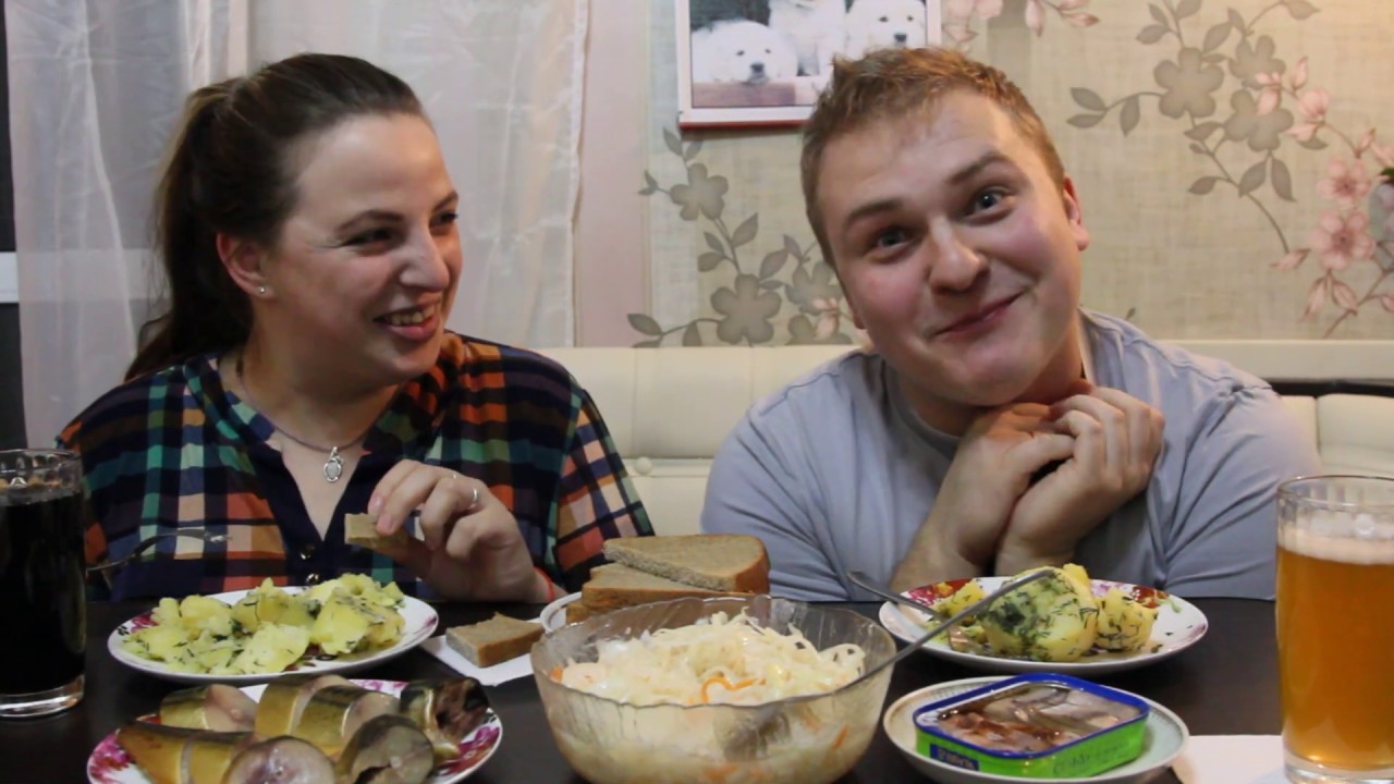 Долгожданный обжор. Домашняя еда. Картошечка, селедочка,скумбрия,капуста.Mukbang eating show no ASMR