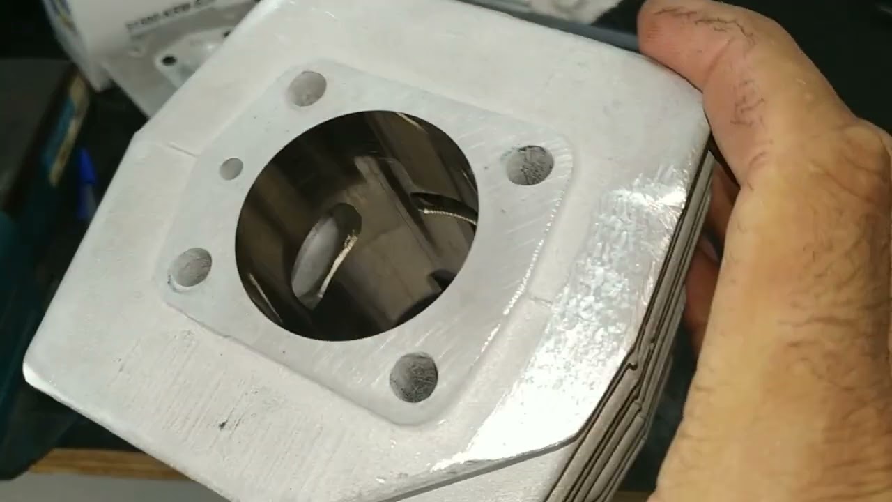 retificando cilindro manualmente será que vai chegar aos 100 km por hora será que vai andar bem 🤭👌🔥🛵