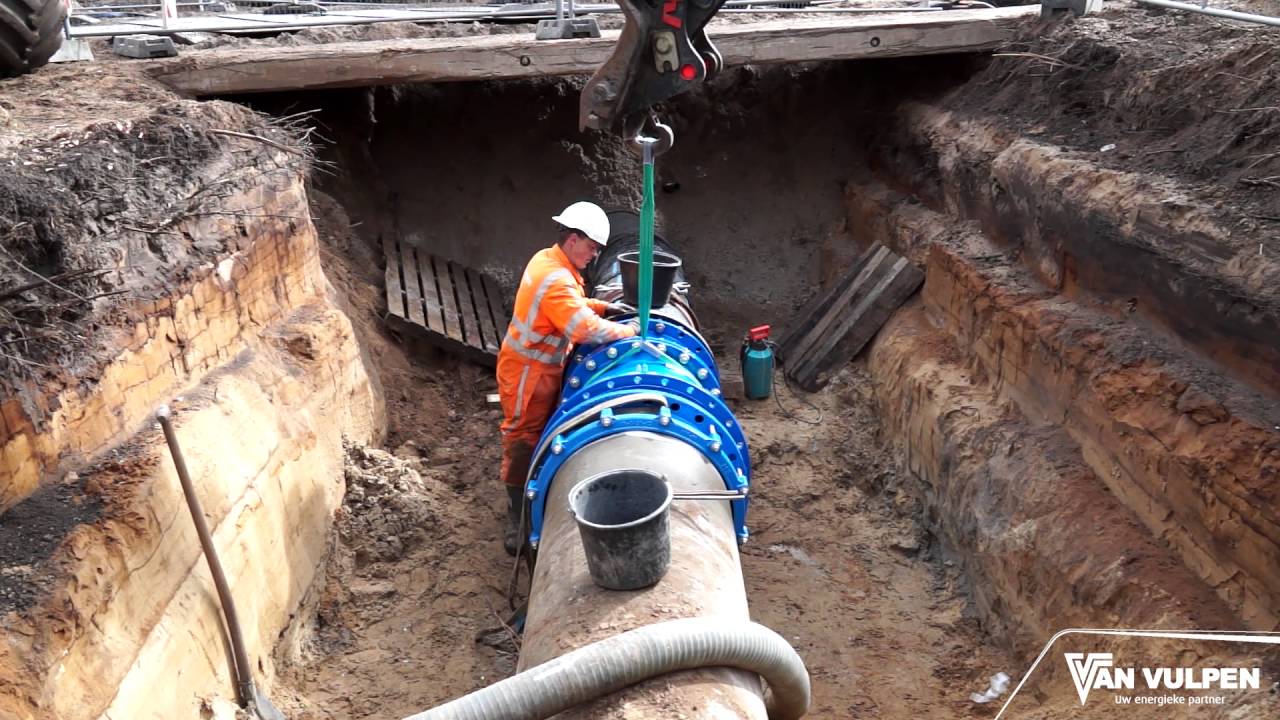 Van Vulpen Waterleiding onder spoor Hilversum vervangen
